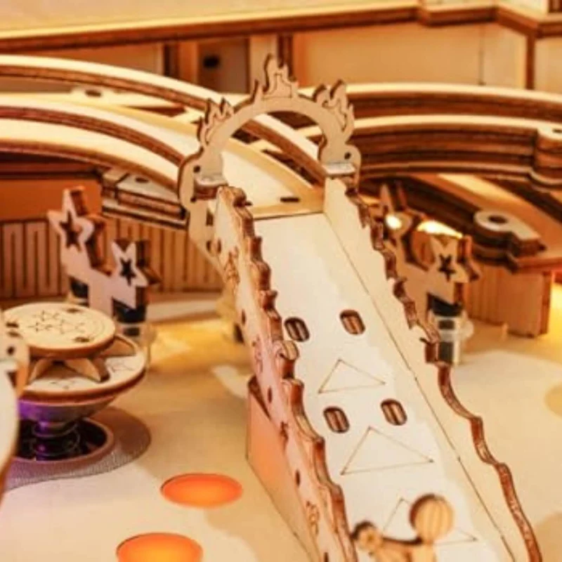 Pinball-Maschine aus Holz | 3D-Flipper