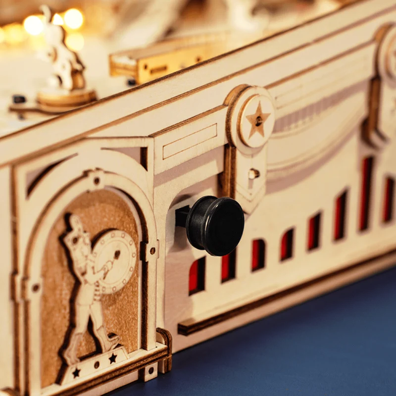 Pinball-Maschine aus Holz | 3D-Flipper