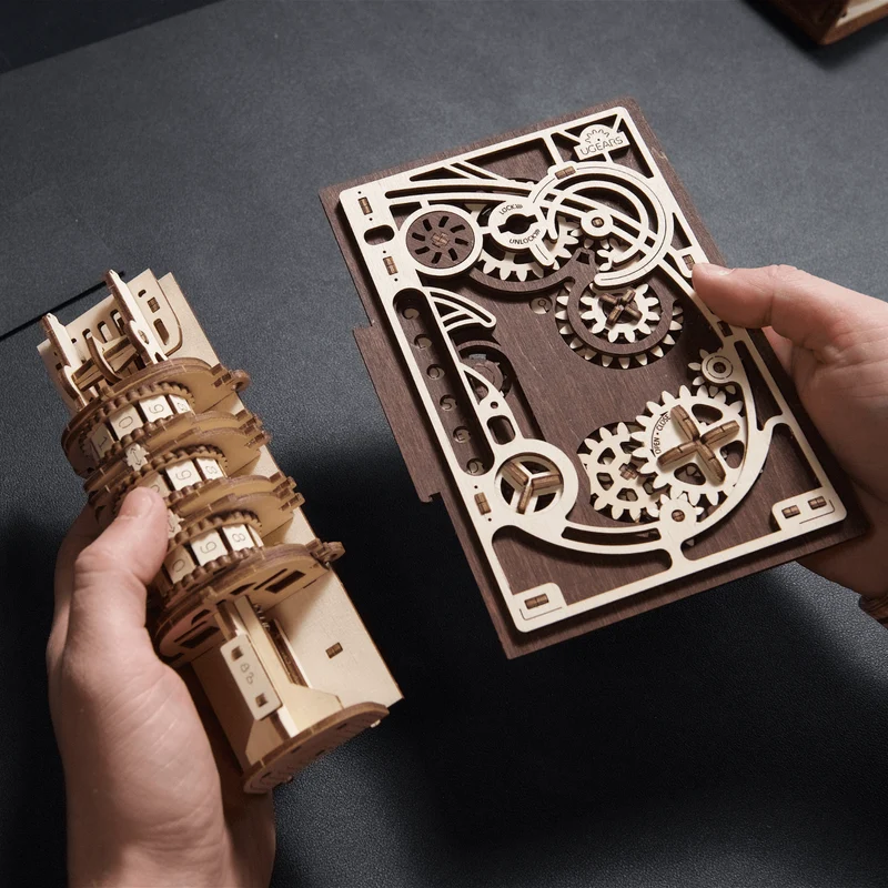 Book of Secrets – mit Zahlenkombination