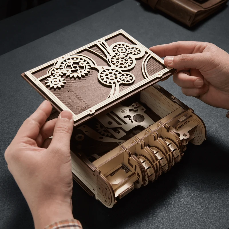 Book of Secrets – mit Zahlenkombination