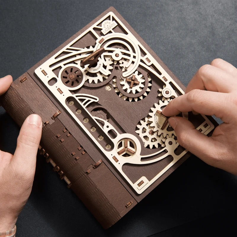 Book of Secrets – mit Zahlenkombination