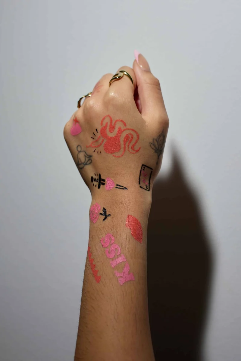 Set mit 3 Markern zum Erstellen von Tattoos – I love you