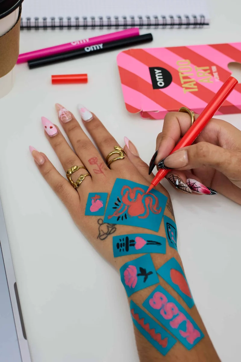 Set mit 3 Markern zum Erstellen von Tattoos – I love you