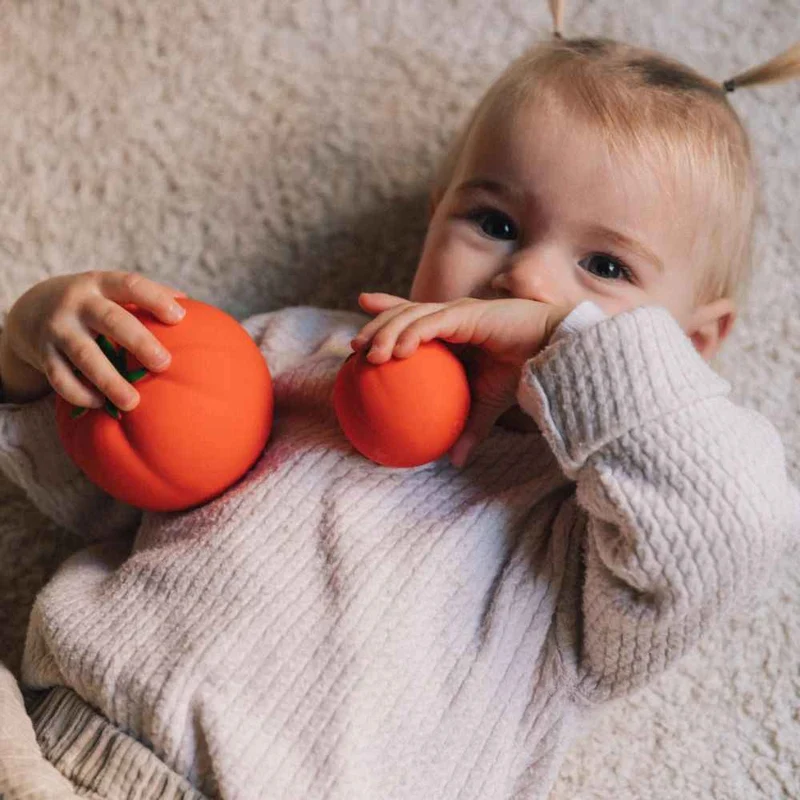 Sensorische Bälle für Babys – Gemüsesalat