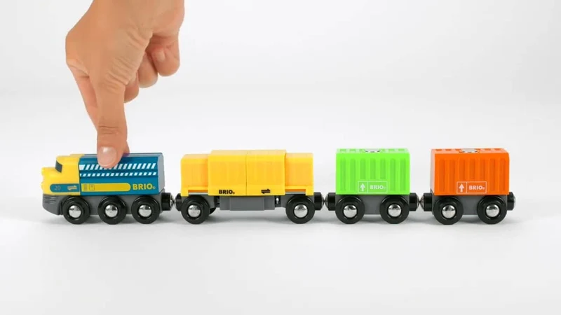 Güterzug mit drei Waggons