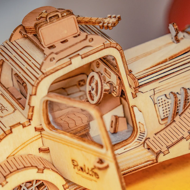 Vintage Auto mit Gitarre