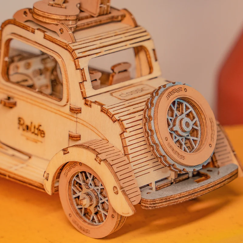 Vintage Auto mit Gitarre