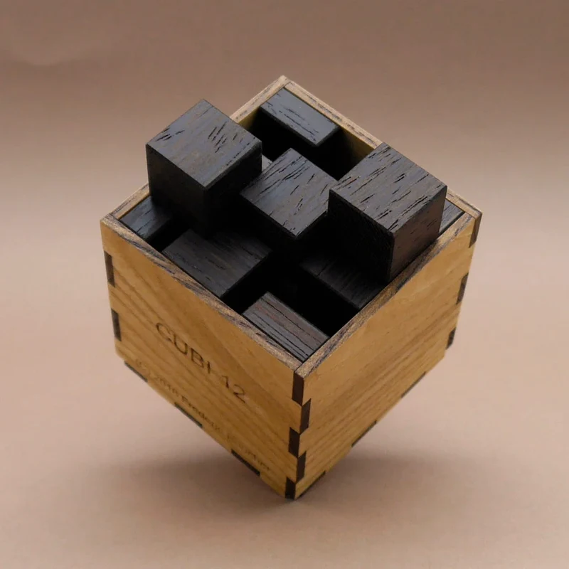 CUBI 12 - edles Knobelspiel