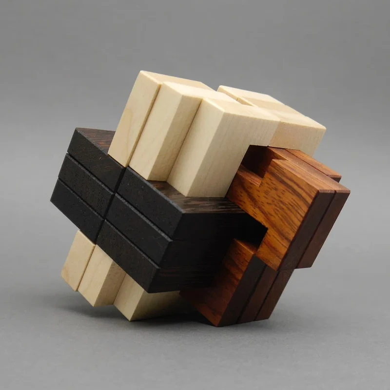OUT OF CENTER - sehr schwieriges Puzzle