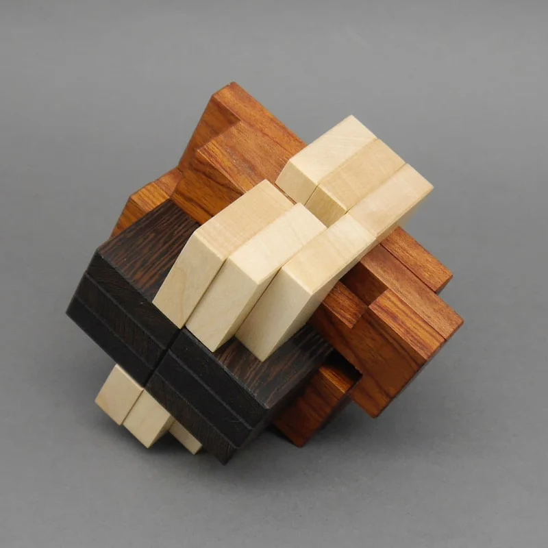 OUT OF CENTER - sehr schwieriges Puzzle