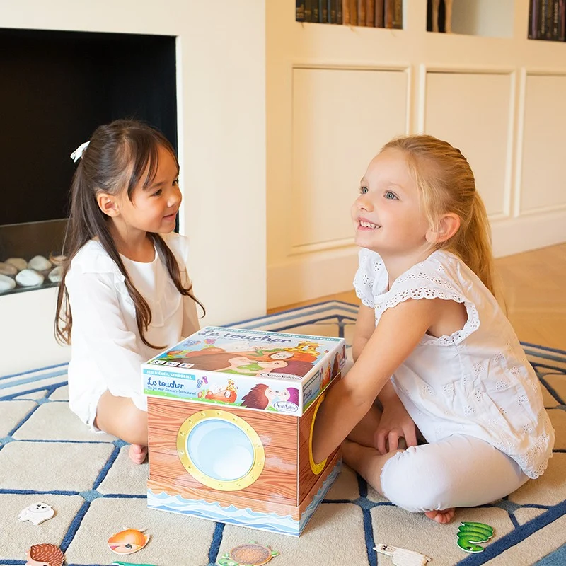 Sinnesspiel nach der Montessori-Methode – Tastsinn