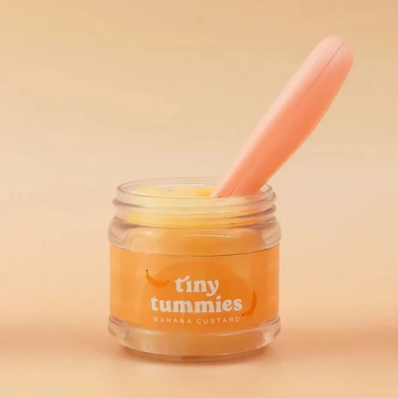 Magisches Glas von Tiny Tummies mit Löffel zum Füttern von Puppen - Banane