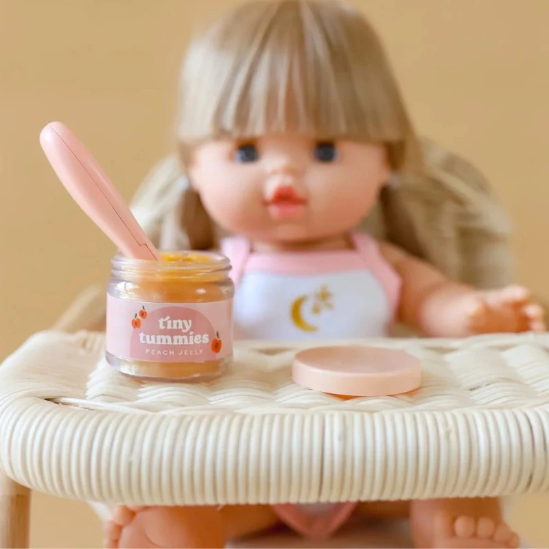 Magisches Glas Tiny Tummies mit Löffel zum Füttern von Puppen – Pfirsich