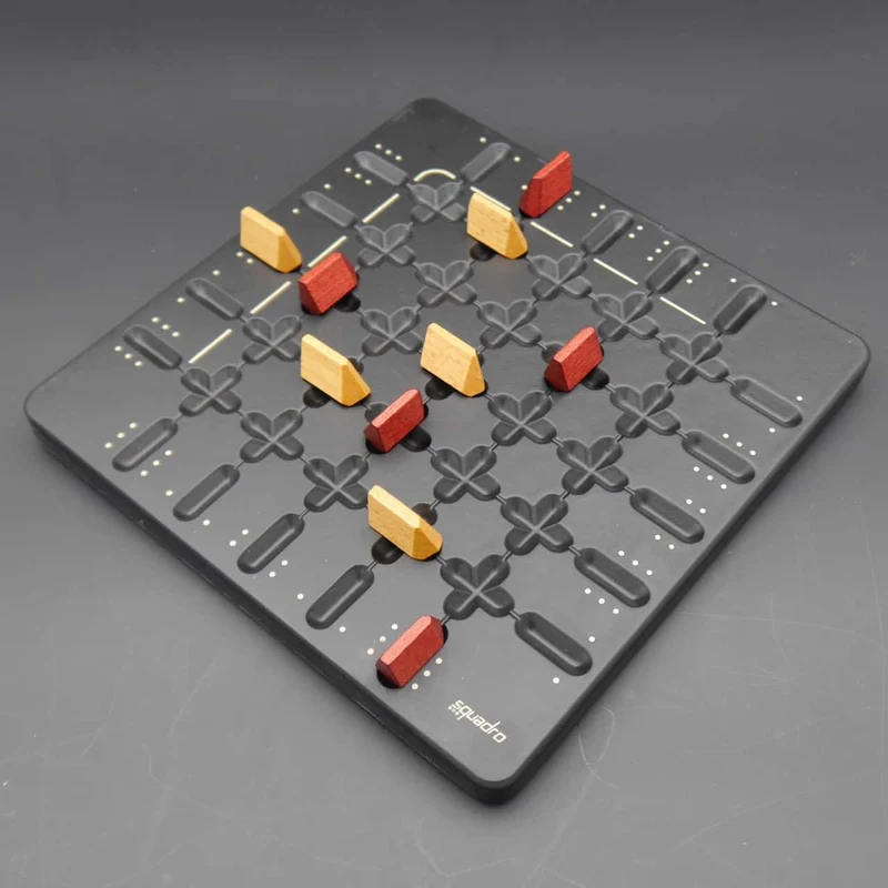 SQUADRO - innovatives Taktikspiel
