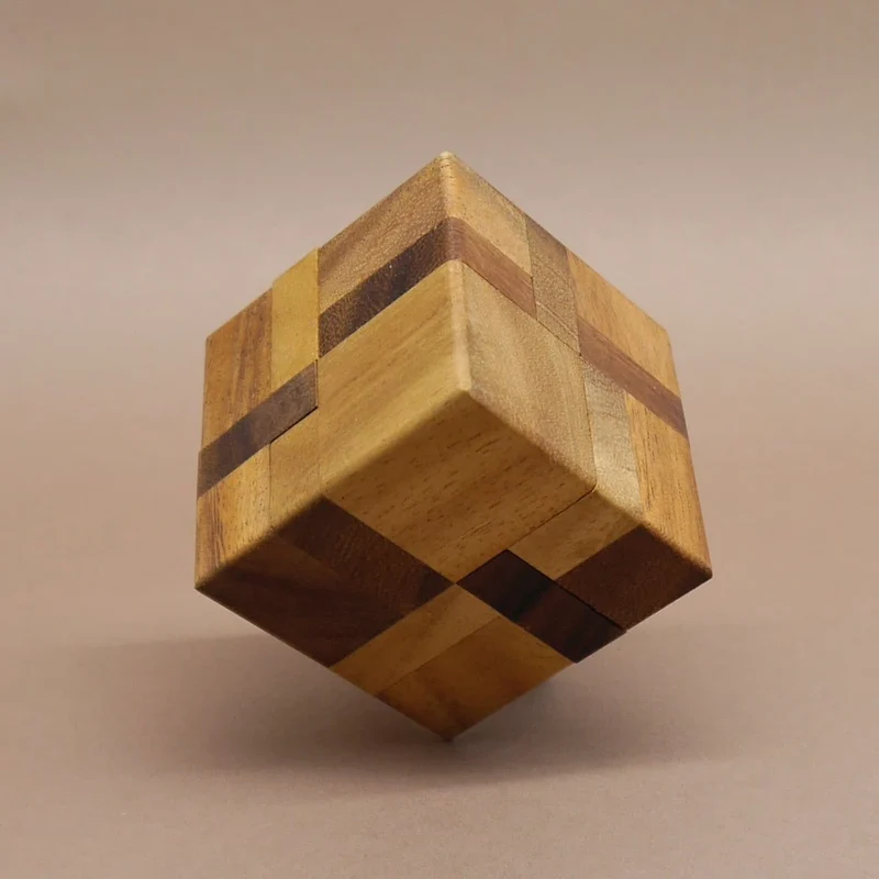 6 PIECES IN A CUBE - schönes Geduldsspiel