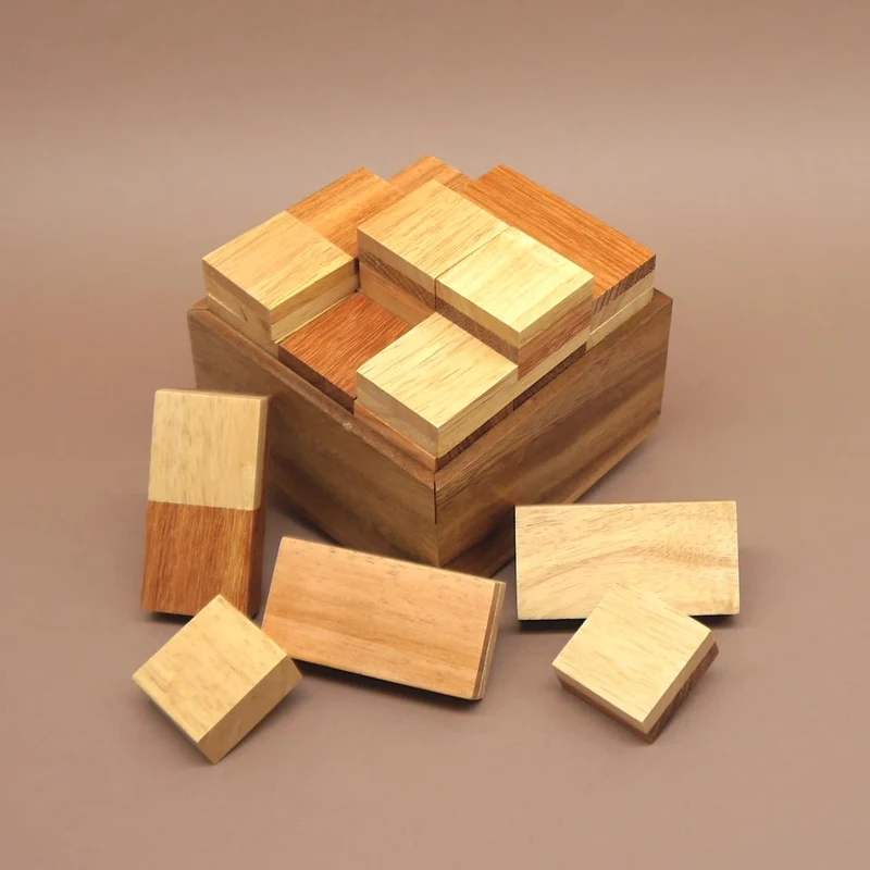I-QUBE - edles, puristisches Brettspiel