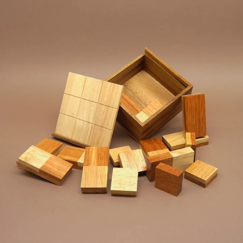 I-QUBE - edles, puristisches Brettspiel