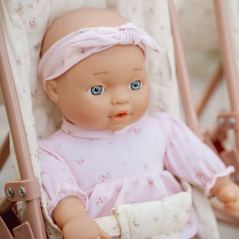 Babypuppe Lily mit Zubehör – Spielpuppe ab 18 Monaten