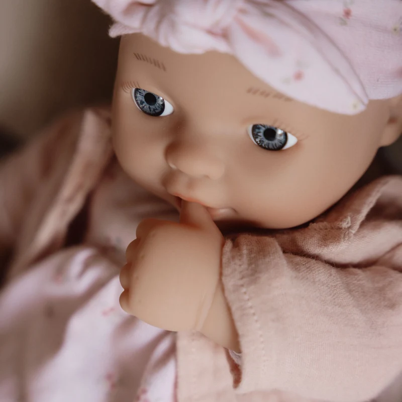 Babypuppe Lily mit Zubehör – Spielpuppe ab 18 Monaten