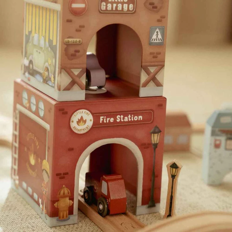 Kartonturm zum Stapeln mit 6 Autos