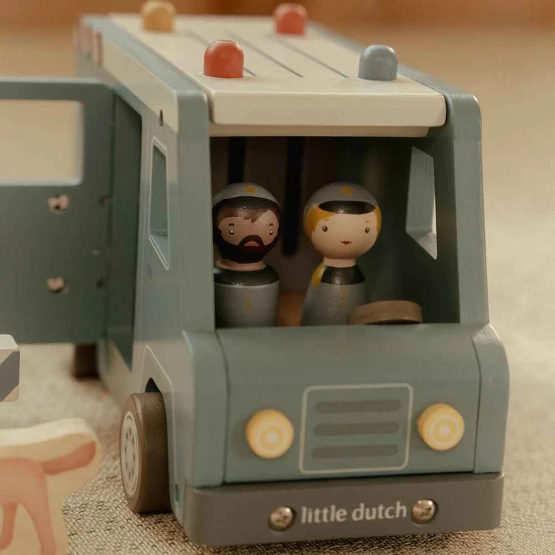 Polizeiauto mit Figuren