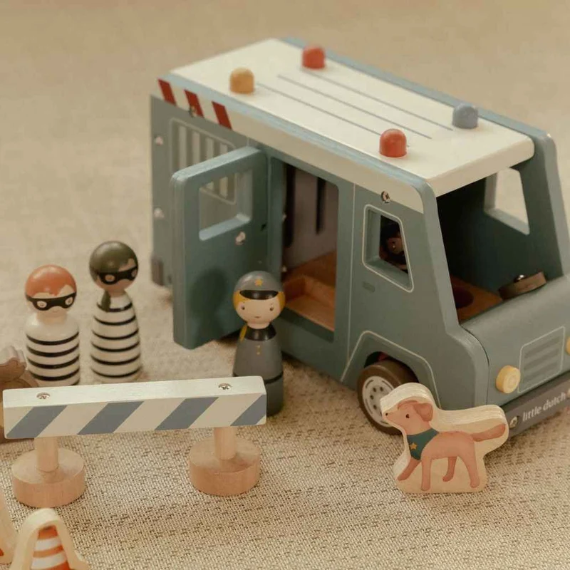 Polizeiauto mit Figuren