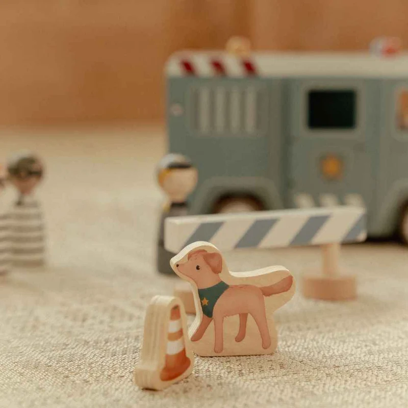 Polizeiauto mit Figuren