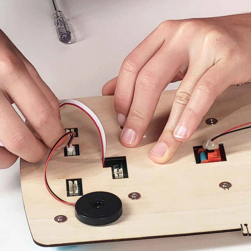 DIY-Bausatz: Elektronischer Mini-Basketball mit Spielen