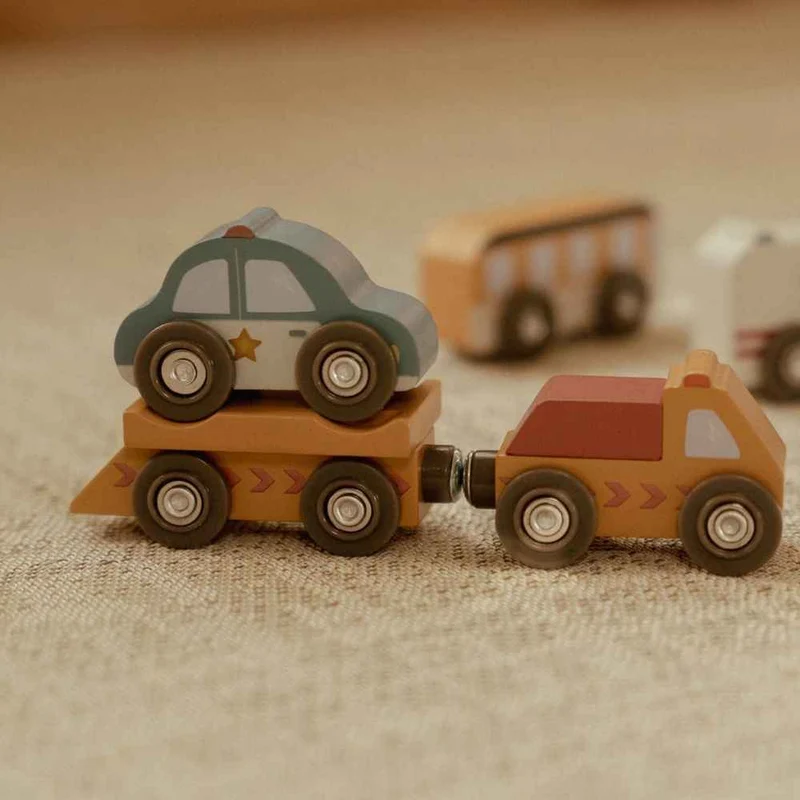 Set mit 9 Holzfahrzeugen