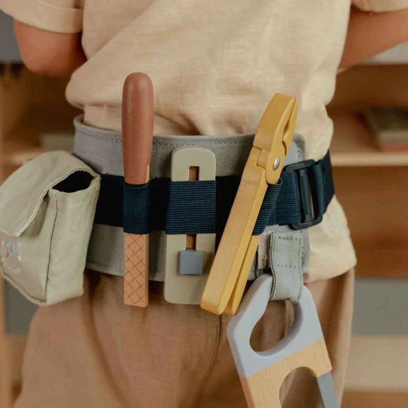 Gürtel mit Holzwerkzeugen