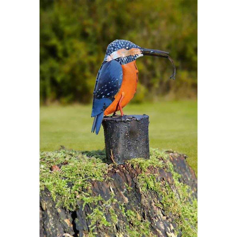 Gartenfigur „Eisvogel mit Fisch“