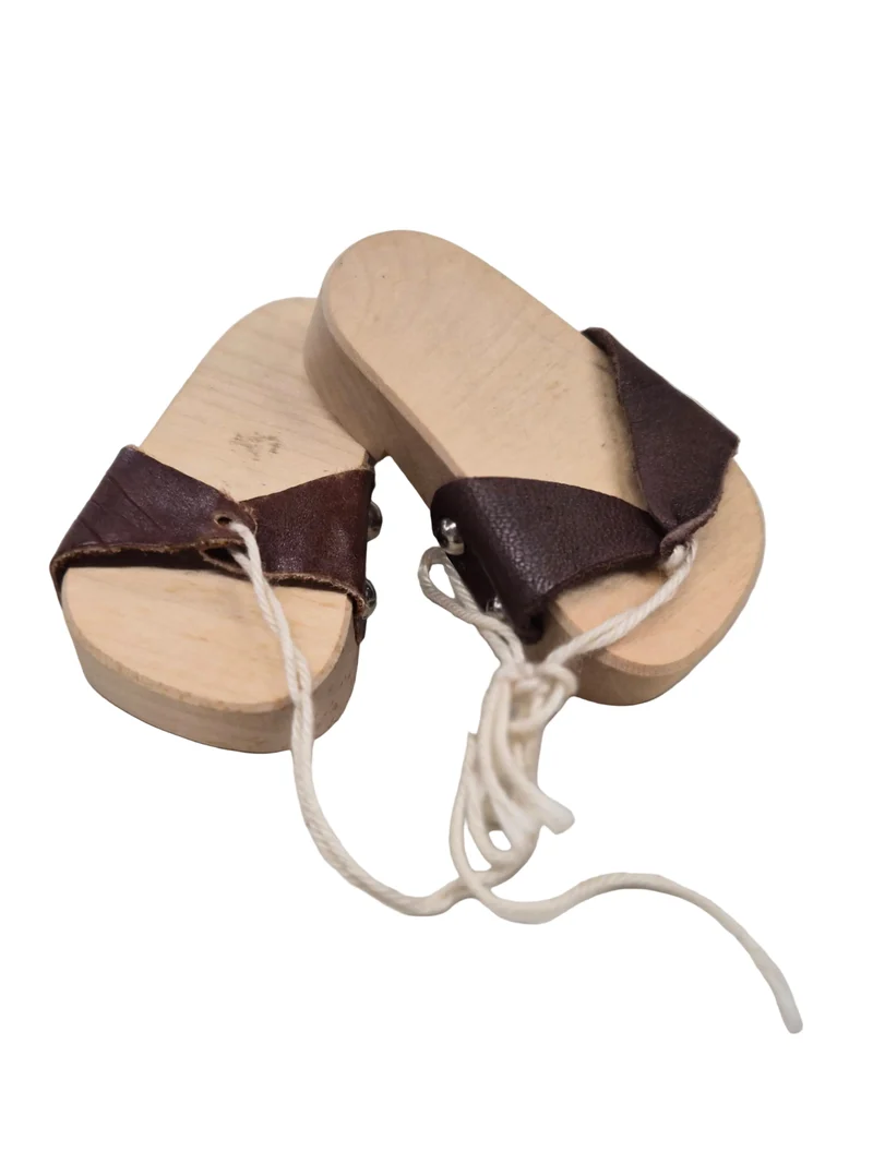 Puppen Sandalen aus Holz mit Lederbändel