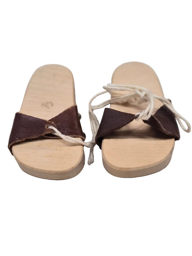 Puppen Sandalen aus Holz mit Lederbändel