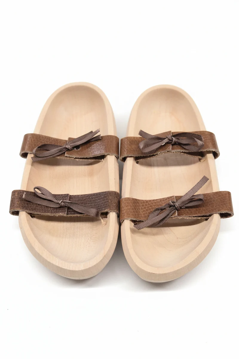 Puppen Sandalen aus Holz mit Lederbändel