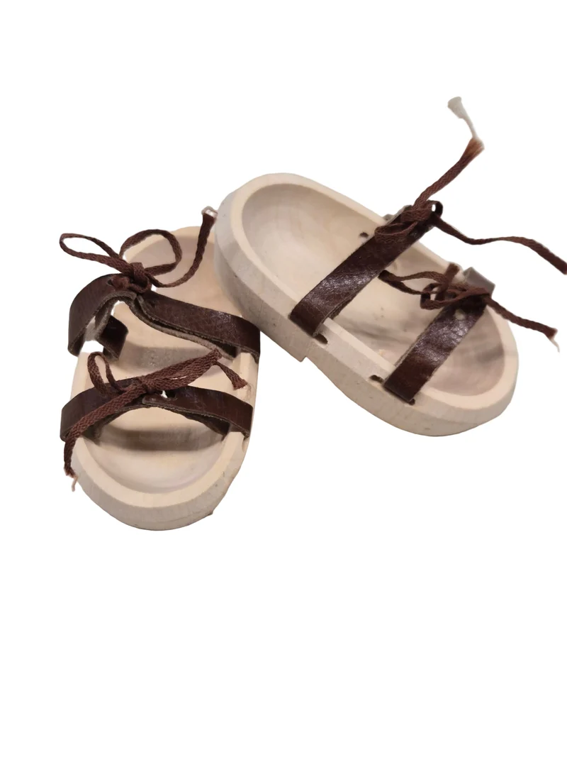 Puppen Sandalen aus Holz mit Lederbändel