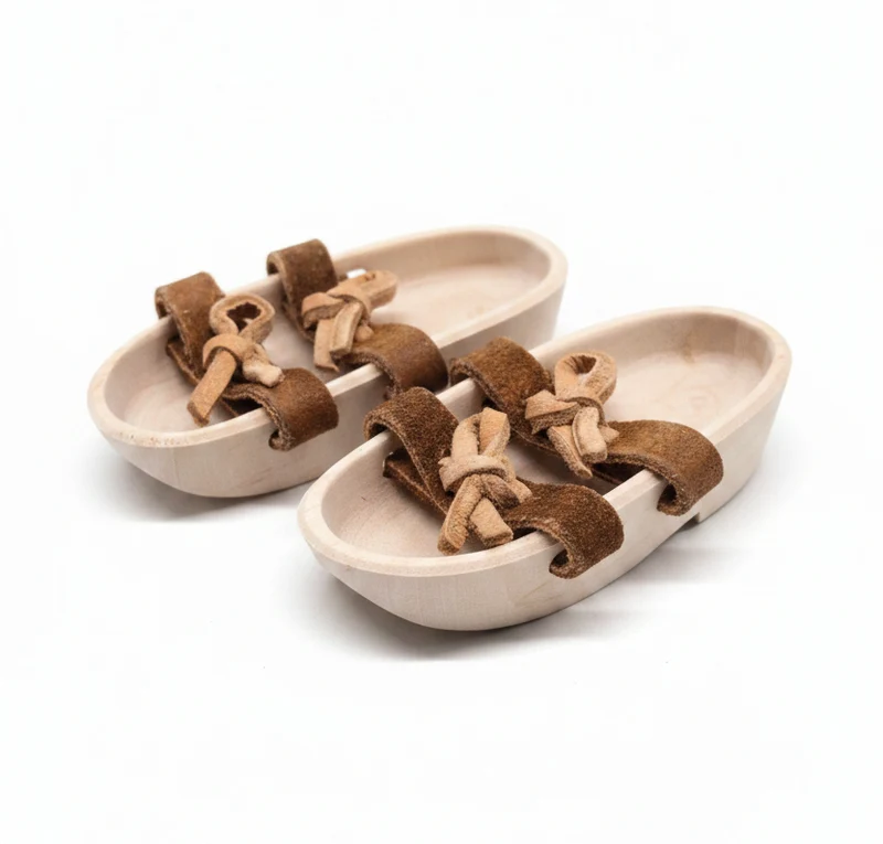 Puppen Sandalen aus Holz mit Lederbändel