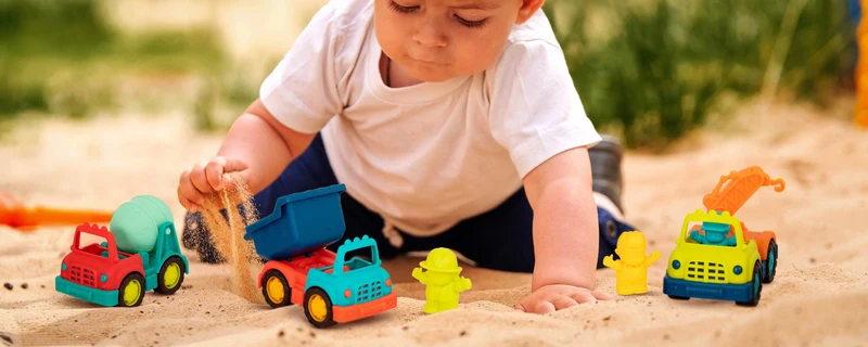 Set mit drei kleinen Baufahrzeugen mit Fahrer – Wonder Wheels