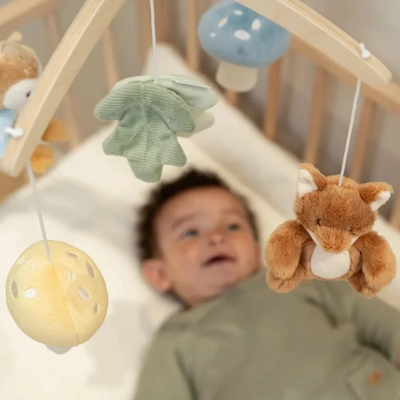 Holz-Karussell für das Kinderbett – Forest Friends