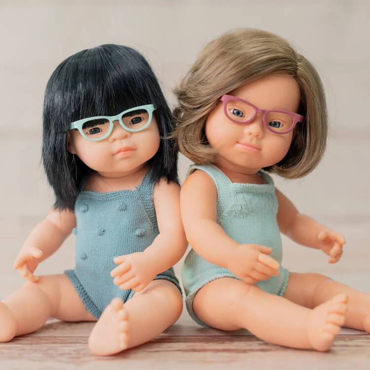 Puppe Mädchen Colourful Edition Doll – Asiatin mit Brille 38 cm
