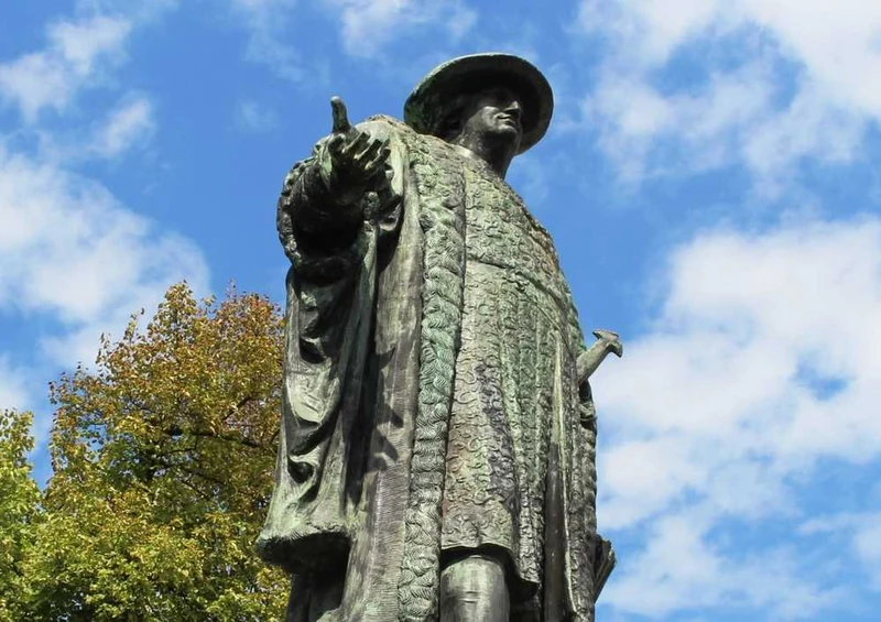 58760 Hintergründe - Bronze Statue Puzzle