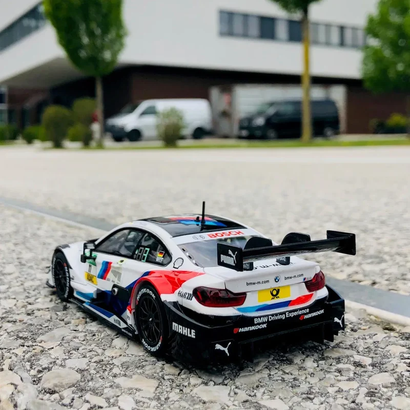 Carrera - BMW M4 DTM - M.Wittmann No.11 - - 20030881