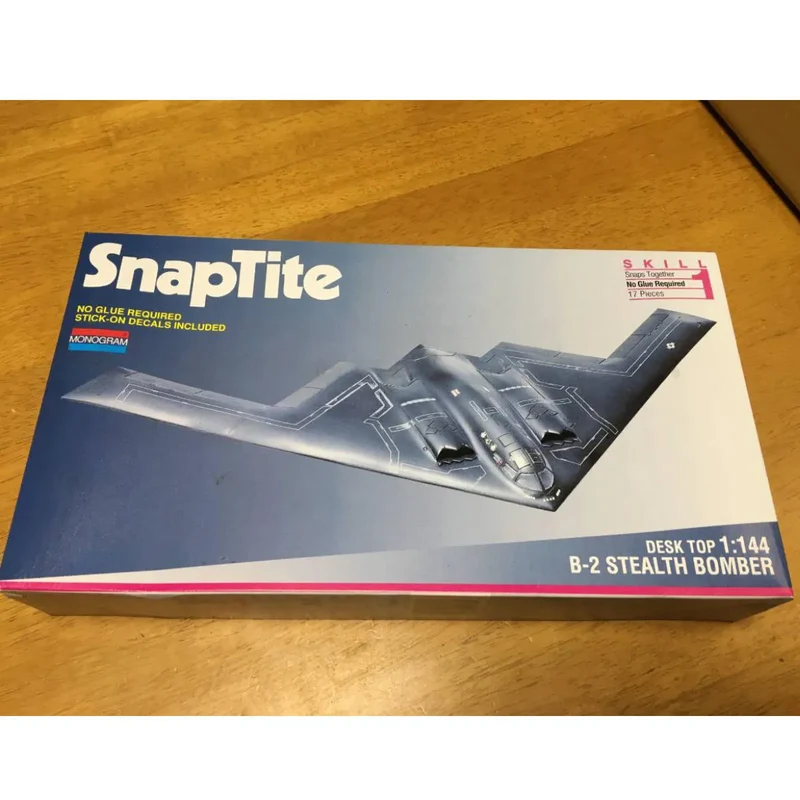 Monogram - SnapTite - B - 2 Stealth Bomber 1:144