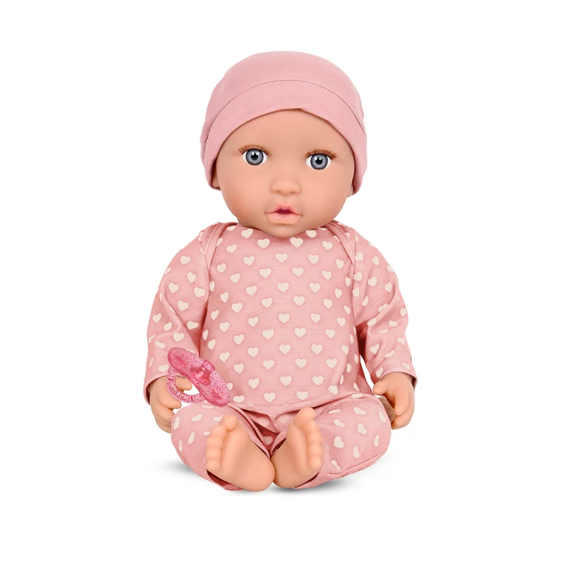 Babypuppe mit Schnuller im Pyjama mit Herzchen und Mütze