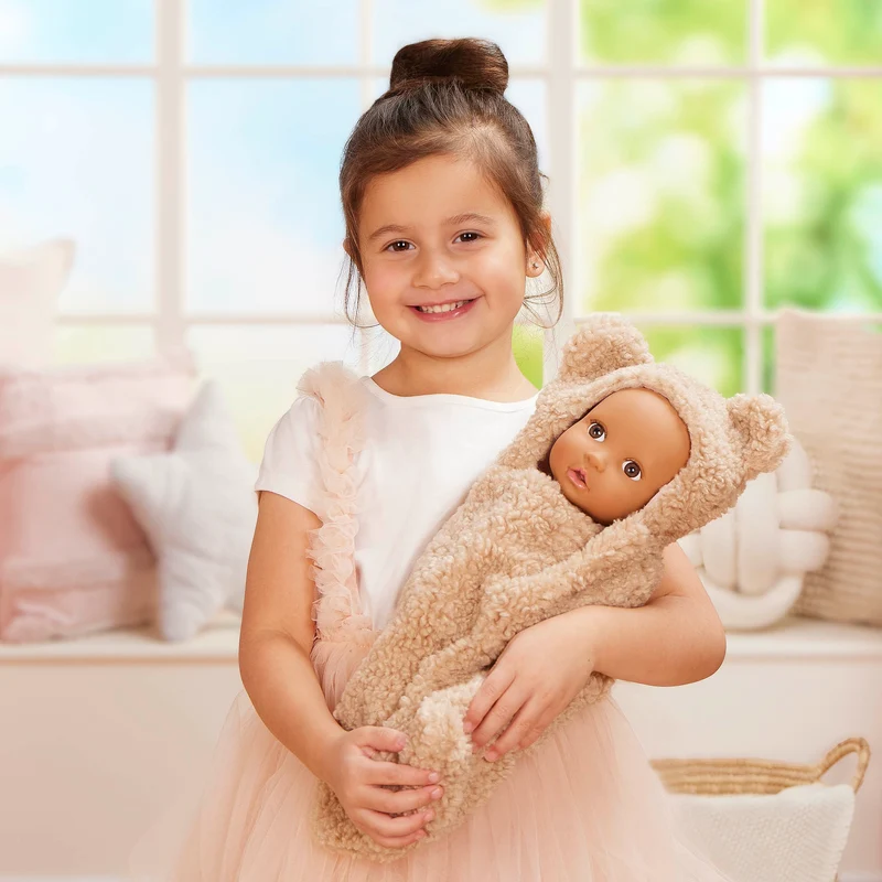 Babypuppe mit Teddyschlafsack im Pyjama