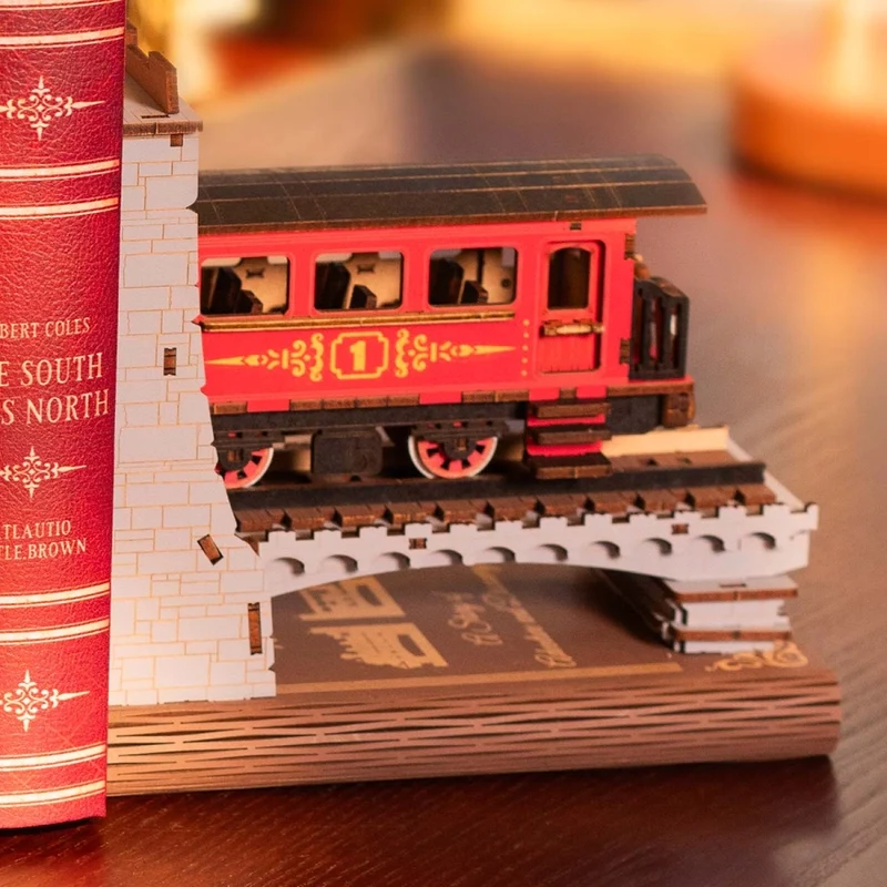 Book Nook - Century Train (Wood)