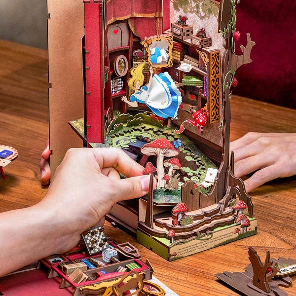 Book Nook - Alice Adventure - Fall Into Wonder (Wood)