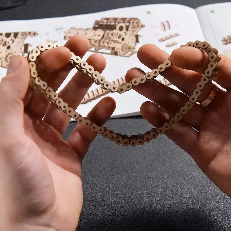 UGEARS 70264 - V8 Motor - 3D Holzbausätze