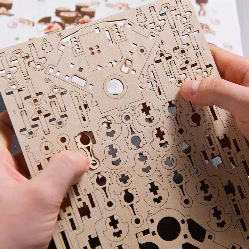UGEARS 70264 - V8 Motor - 3D Holzbausätze