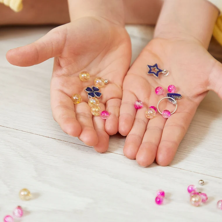 Kreatives Set zum Basteln von Schmuck – mit farbwechselnden Anhängern 6+