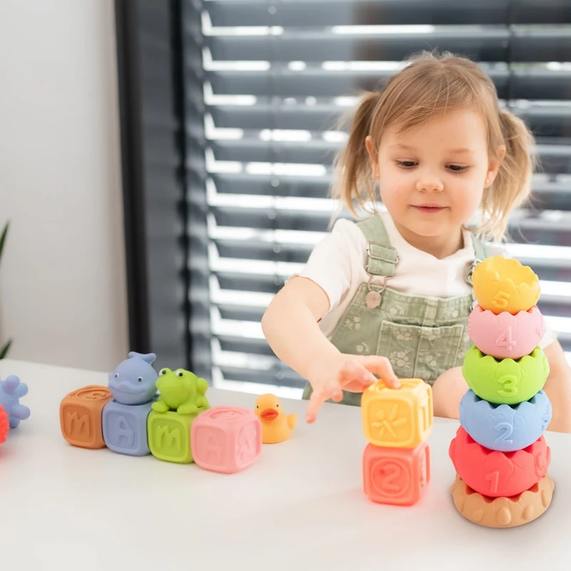 Sensorik-Bausteine Set Montessori 18-teilig mit Pyramide Bällen Tieren